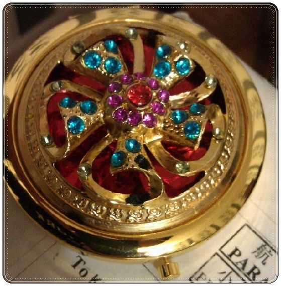 Chinese Culture Characteristic Exquisite Golden Compact Mirr
